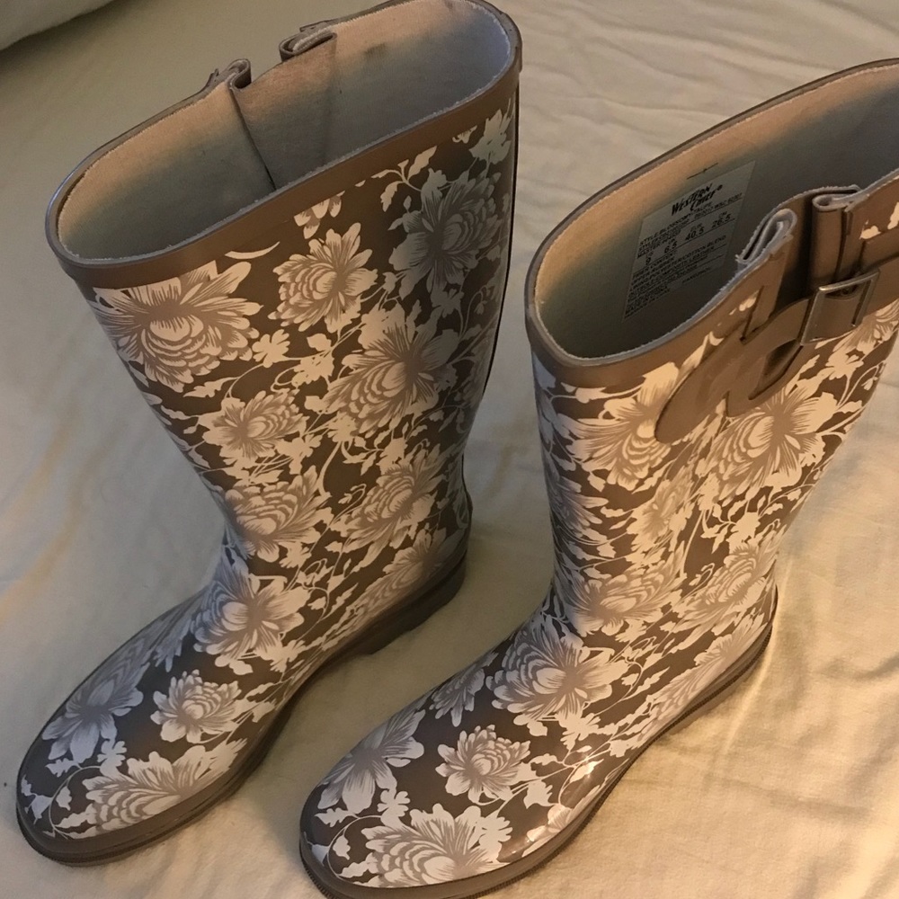 Spring rubbers for spring showers .